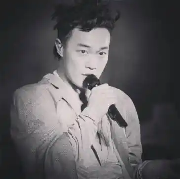 求陈奕迅微信头像!