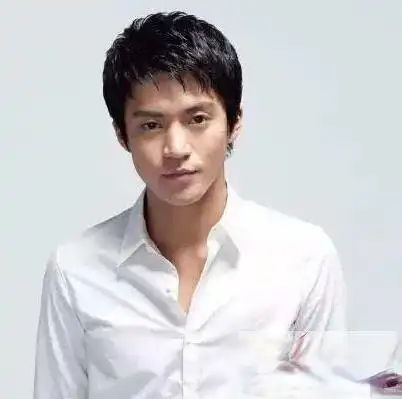 小栗旬热血高校发型个性帅气展现男子汉气概