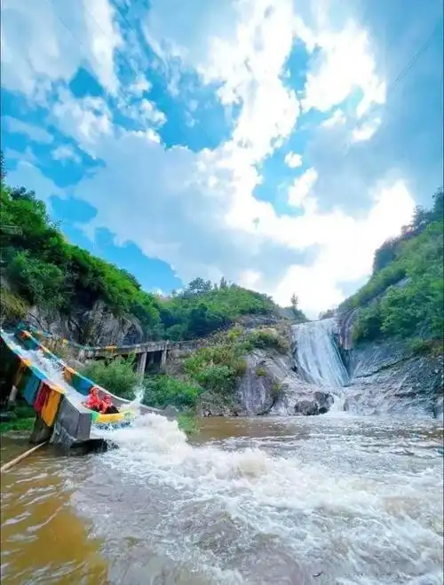 一,黄冈罗田大别山峡谷漂流