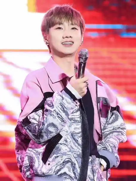 21世纪罗曼史##太原半糖音乐节#@汪苏泷sweetness-汪苏泷的微博视频