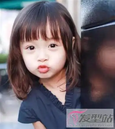 适合小女孩的齐肩发发型有韩式齐肩发,露额齐肩发,偏分齐肩发,齐肩发