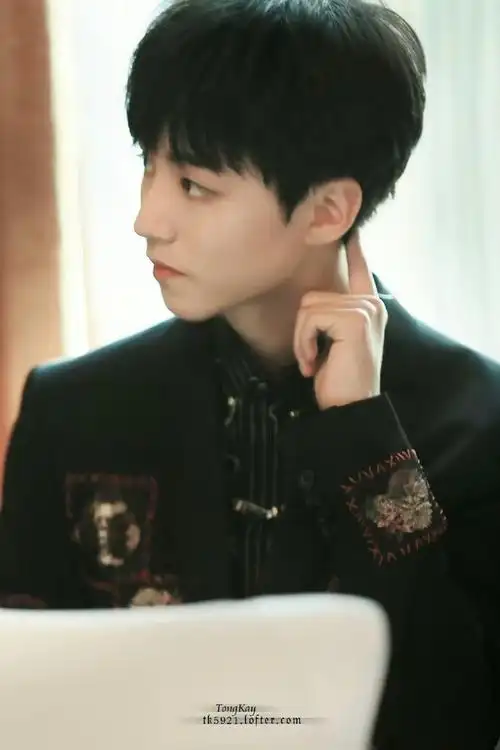 是16岁的小凯诶  现在已经是24岁的演员王俊凯啦~  也请多多关注蚊乔