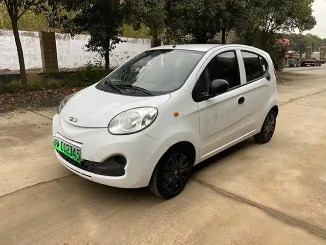奇瑞eq新能源车与qq电动轿车的区别 一万多的小微型绿牌汽车代步车