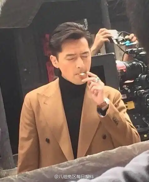 吴世勋黄子韬靳东吴亦凡连吸烟都这么撩
