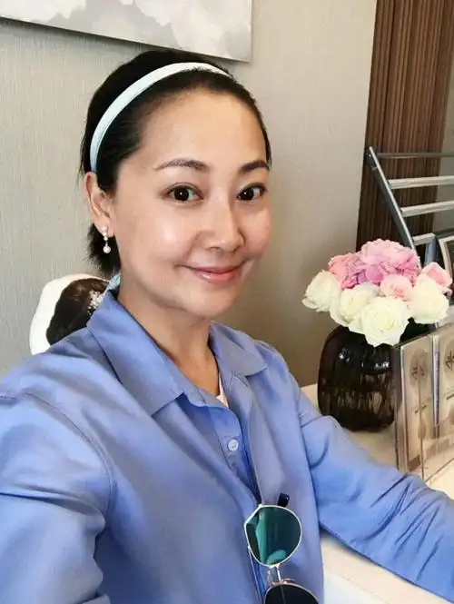 43岁张茜近照大曝光,原来张卫健每天面对的是这样的女人!