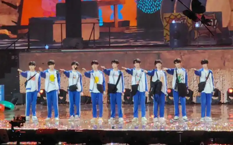 15蝴蝶效应演唱会饭拍