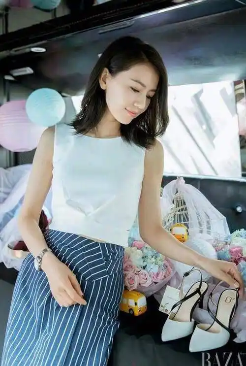 高圆圆将裙装带火了,露背裙,半身裙,时尚减龄真好看_连衣裙_裙子_的