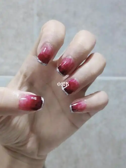 车厘子渐变晕染美甲