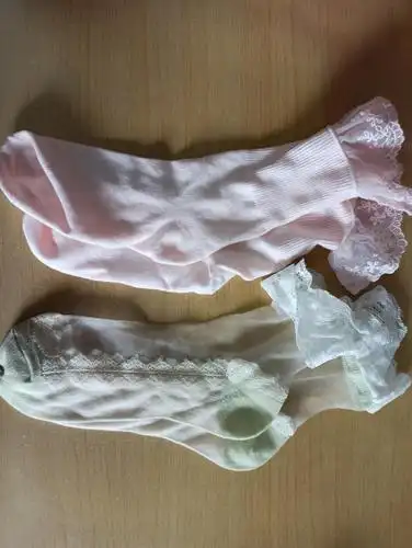 4.两双没穿过的袜子