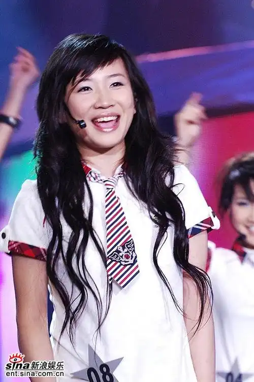 影音娱乐 音乐 2006超级女声专题 正文08号巩贺优美舞姿