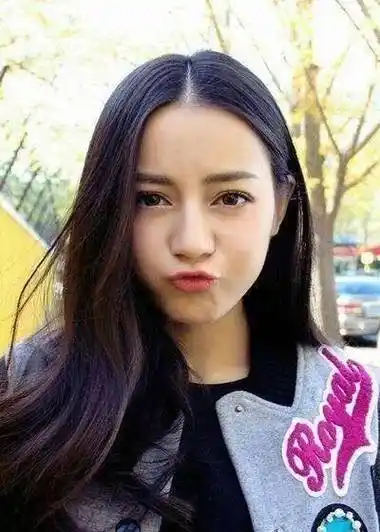 众女星"嘟嘴卖萌"赵丽颖呆萌,杨颖尴尬,最后两位像愤怒的小鸟_杨紫