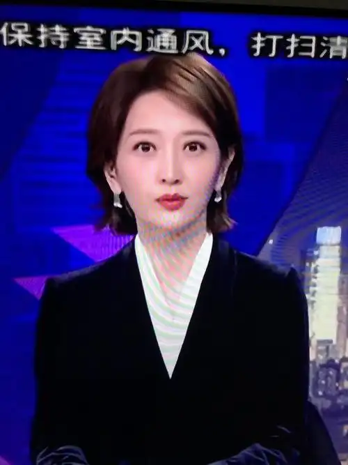 cctv2经济信息联播这个女主持人叫啥