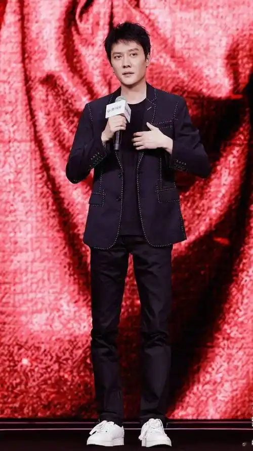 殷桃未婚先孕?蔡少芬带干儿子?冯绍峰新戏?姨太问答_天后_姐姐_遗产