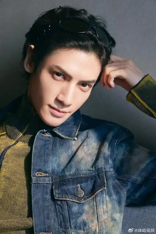 咪咕星鲜事##罗云熙英雄联盟站哥#今日份背头罗云熙真的帅得锋芒松滗