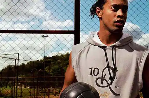 幻灯落魄小罗依旧钱途无量广告宠儿慈善行家