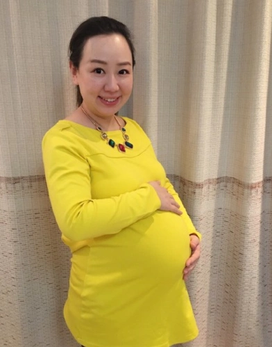 关凌晒孕照肚大如箩 不堪重负想"卸货"