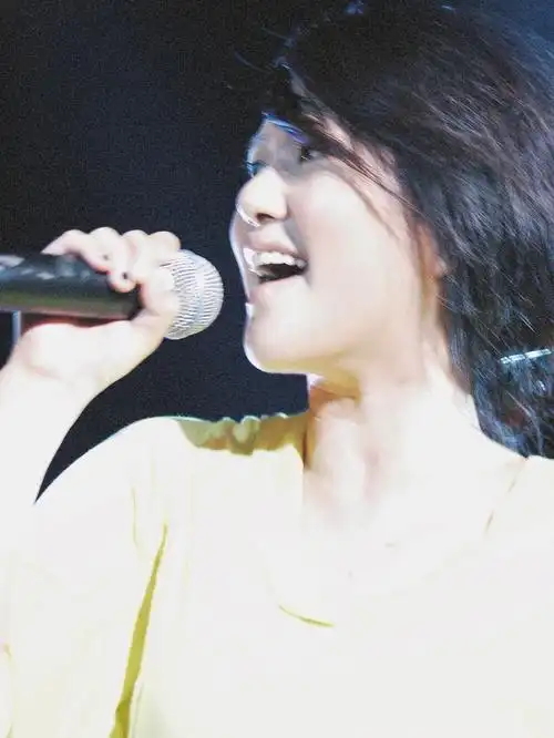 明星老照片2007年的谭维维