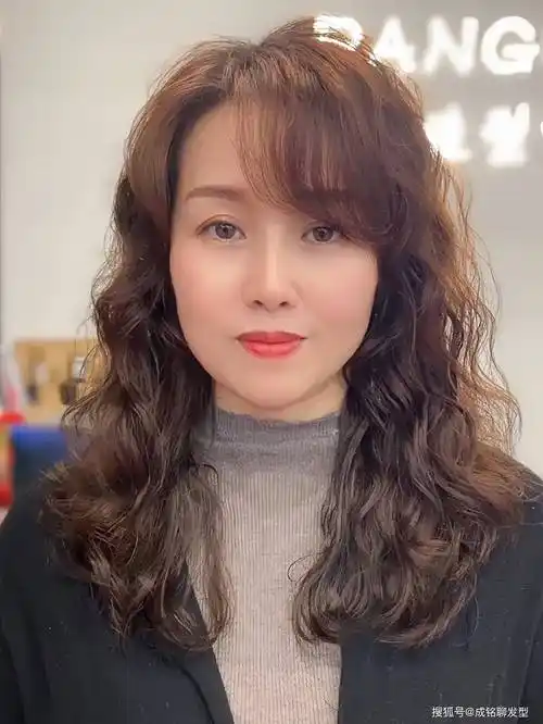 中年女性也适合的独特发型,让你散发迷人光彩!