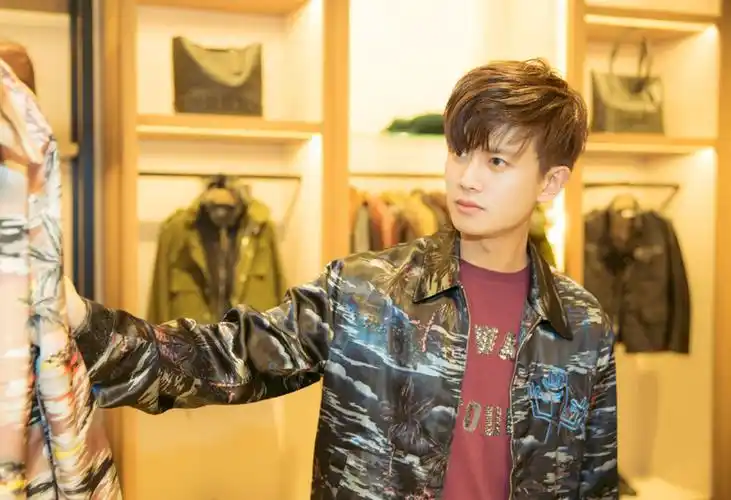 任嘉伦纽约时装周帅气图片