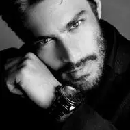 络腮胡子大叔头像霸气范儿叼烟的成熟大叔头像