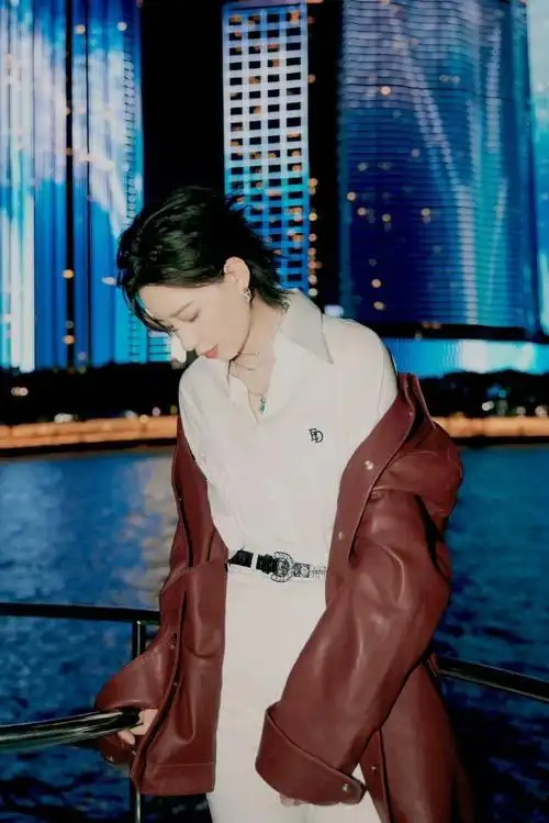 李斯丹妮和观众合唱粉红色的回忆