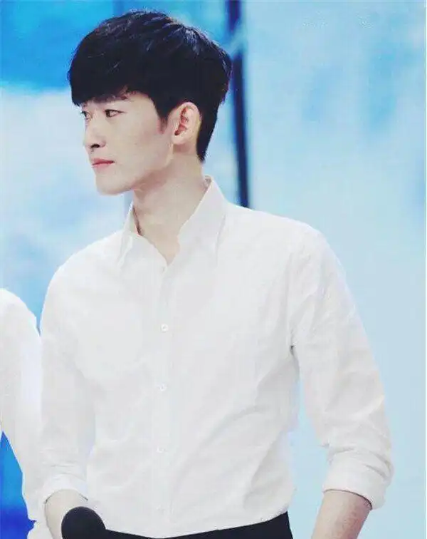 1/10 娱乐圈10位穿白衬衫荷尔蒙爆棚的男明星,你被谁撩到了?