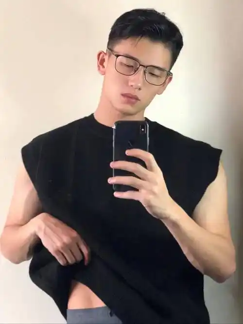 让你帅气到极致的10款男生短发