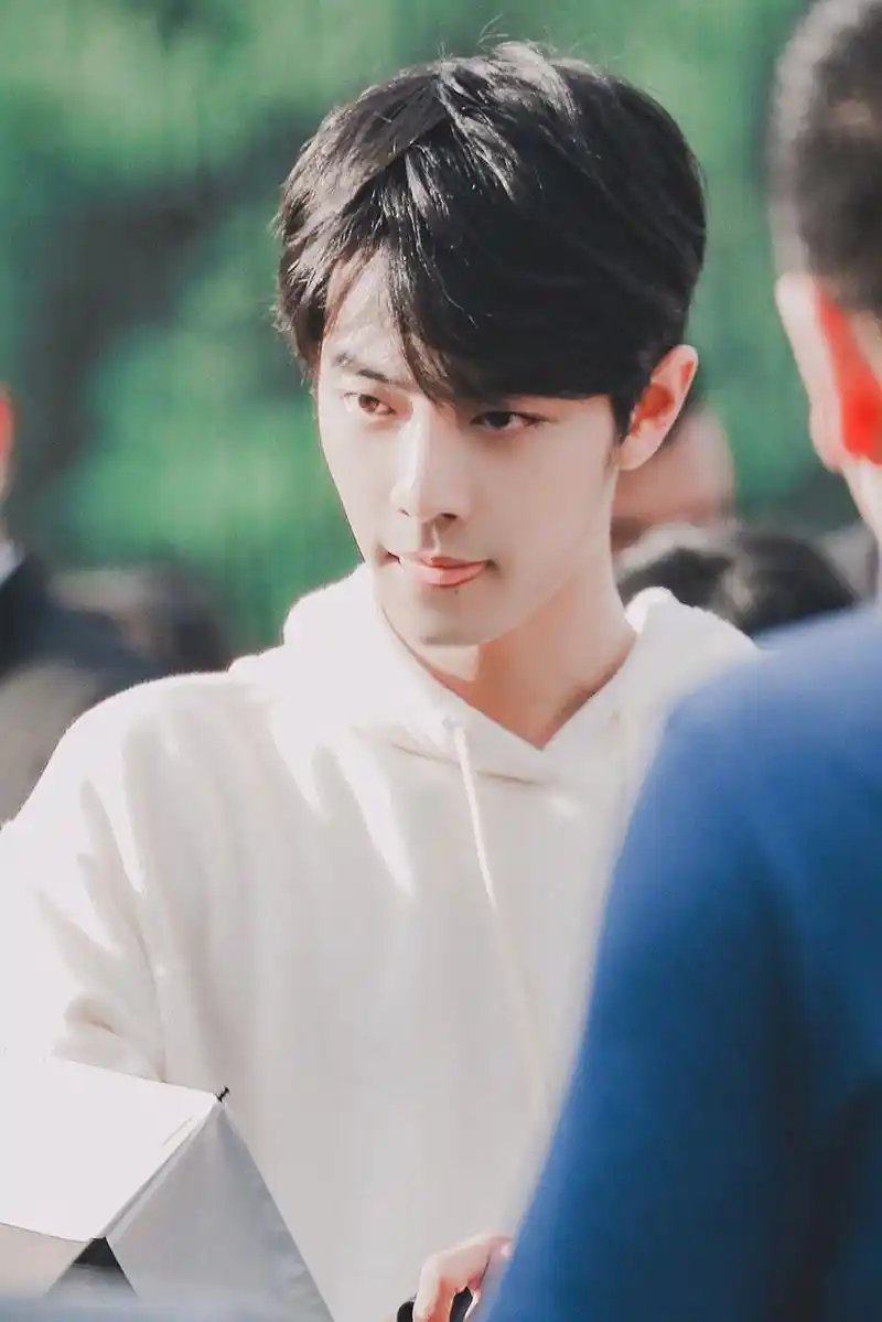 刚收的一组图,好看到窒息,所谓的又纯又欲就是这样的[比心][色]#肖战