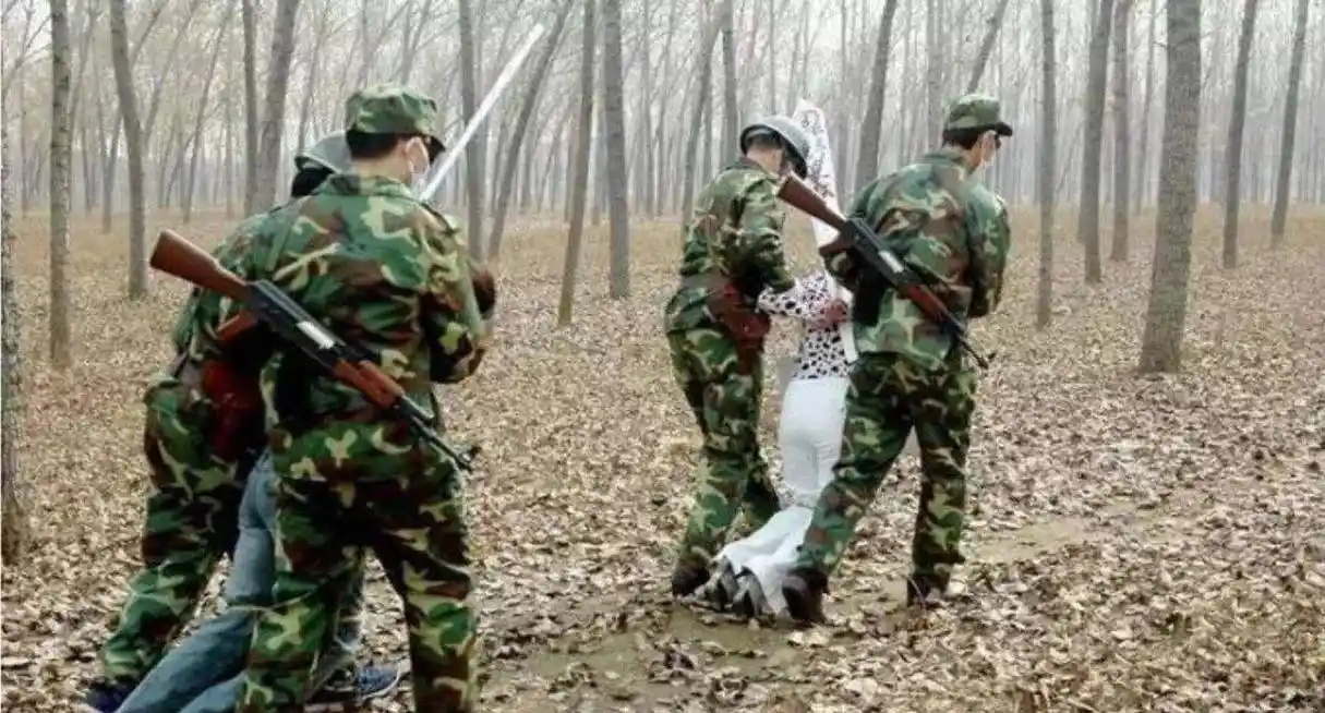 首先现在是法制社会犯罪率相比,旧社会而言已经很低了,对犯人执行死刑