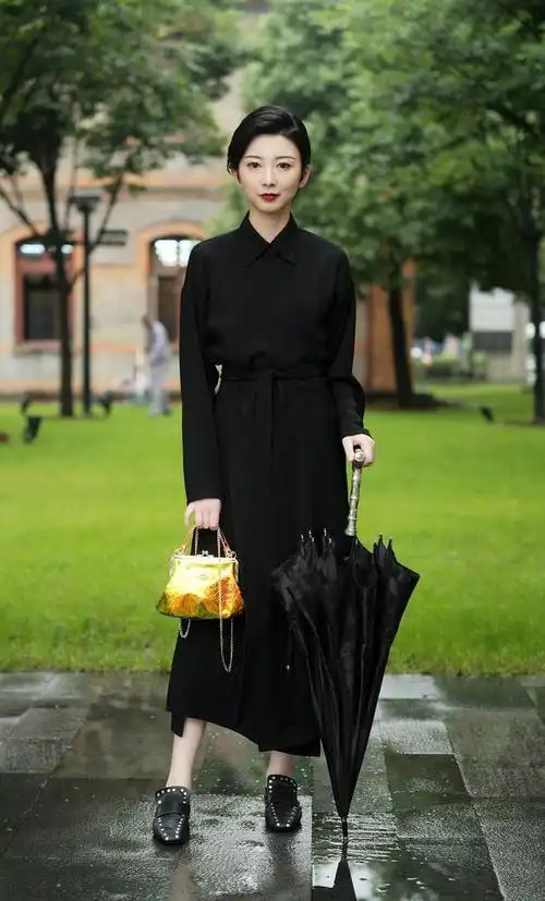 修身效果好还凉爽,轻轻松松就能穿出精致感|裙摆|吊带裙|裙子|高跟鞋