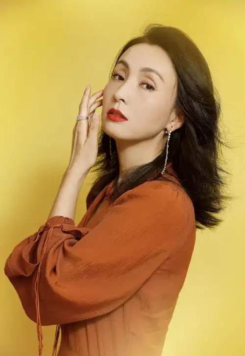 陶虹虽然是阿姨辈了但穿柠檬裙像小姑娘一点儿不输00后