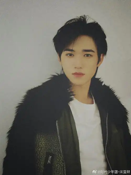 宋亚轩露额头了##宋亚轩复古风随拍