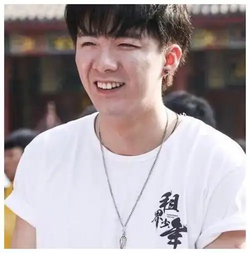 路人抓拍的网红,冯提莫,艾比还好,看到刘宇宁:还是我男神吗?