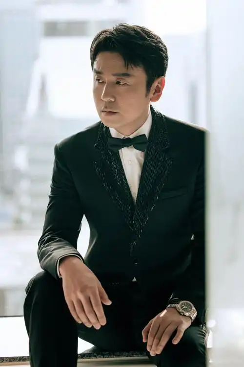 雷佳音上影节造型