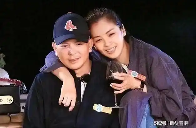 45岁的刘涛,已经活成了一个"笑话"|王珂|胡歌|胡军|马天宇_网易订阅