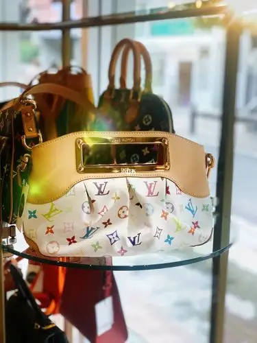 lv绝版古董|再也买不到的三彩系列92_路易威登怎么样_白三彩_黑三彩