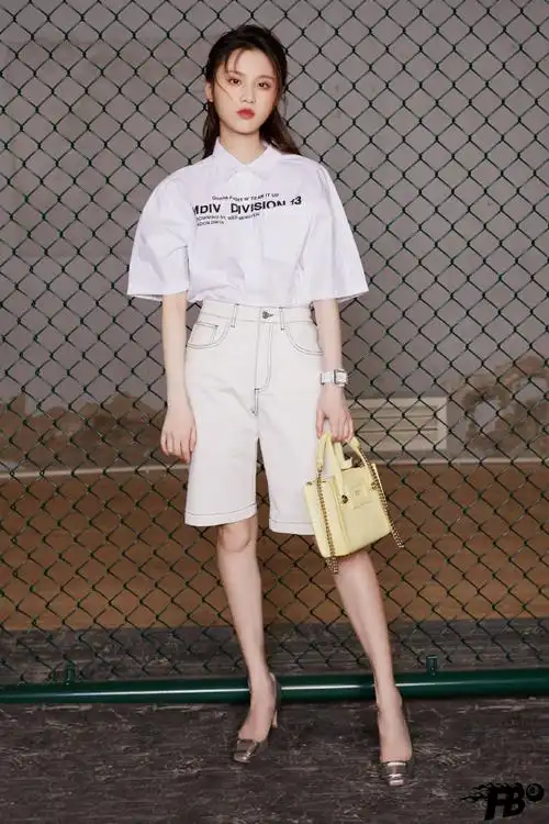 fb the 8th issue#张慧雯超话look2廓形外套不显身材怎么办?