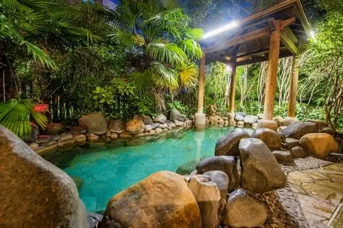 享受难忘的亲子时光【张家港金凤凰温泉度假村】 每个汤池旁都配备了