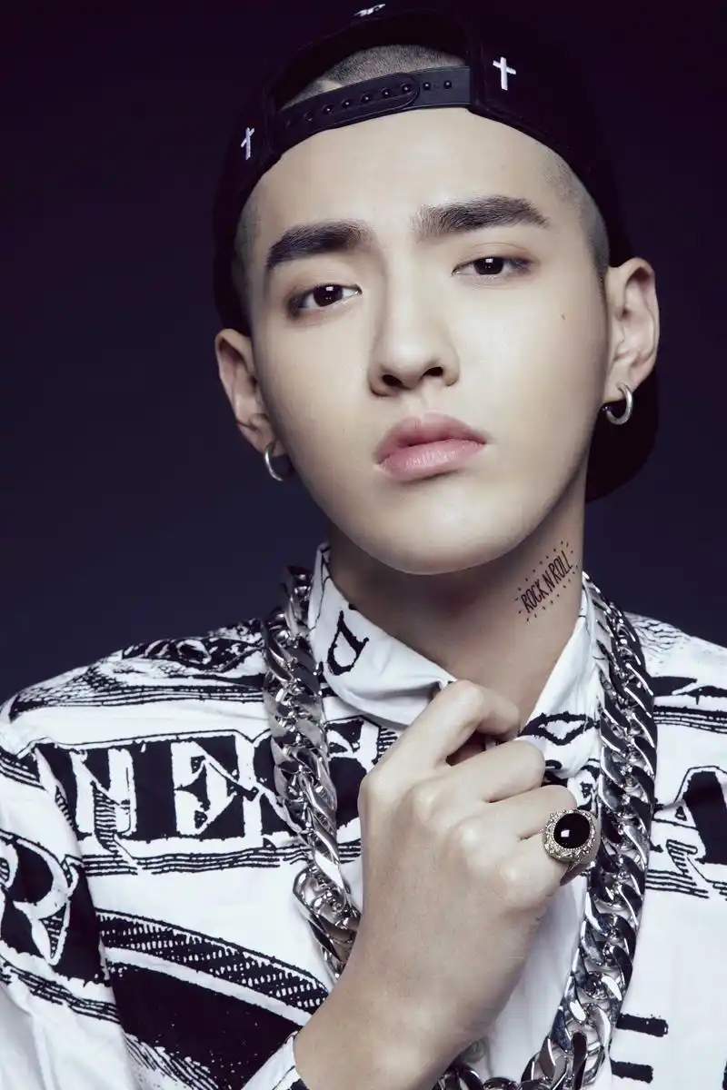 吴亦凡2018白发最新写真-吴亦凡图片最新-吴亦凡图片最新照片集(21p)