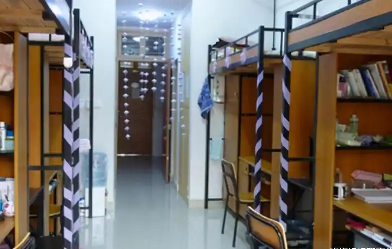 中南大学研究生宿舍火了,住宿环境怎样?网友吐槽:没有更惨的了