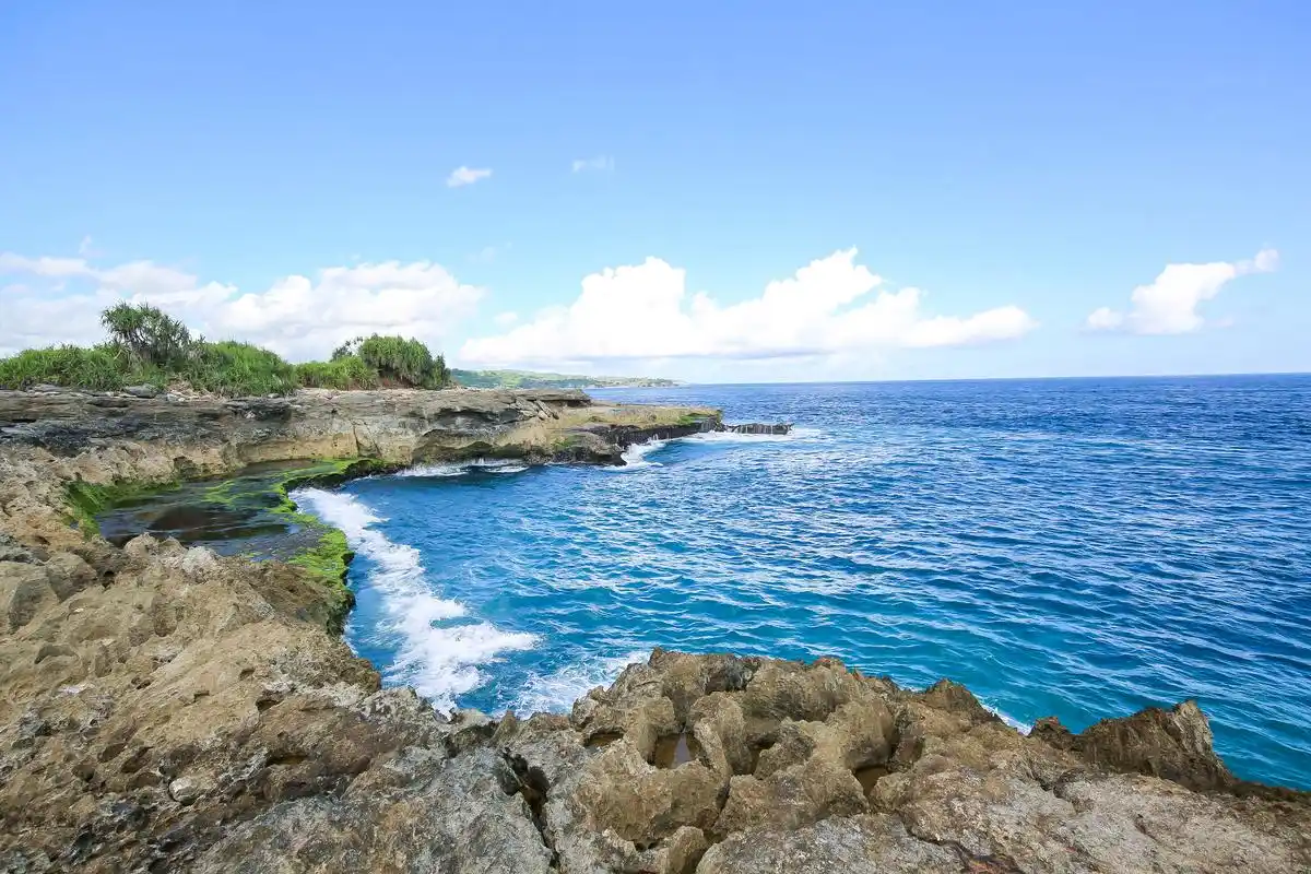 为眼前美景平添了两分魅力,也因此被誉为巴厘岛最美景点之一,甚至被