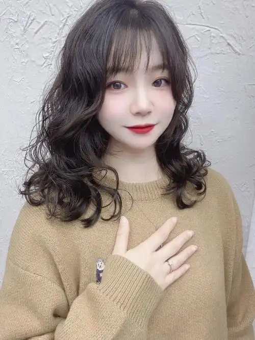 照片首先得有一头好发快去找你的托尼给你量身定制吧#法式烫发蛋卷头