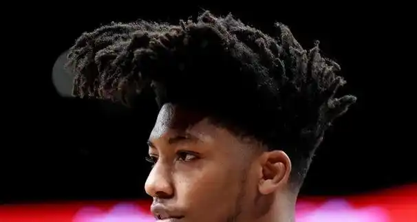 光头一度成为球员们的代表,但如今,nba球员们更愿意通过奇特的发型来