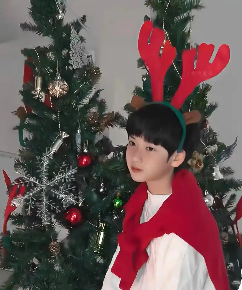 严浩翔 这么可爱的小熊 我一口吃两个～#严浩翔小熊 小时候 - 兑趑