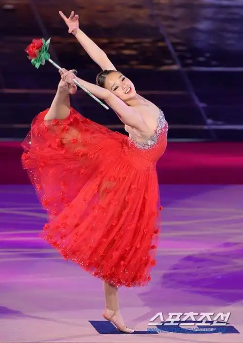 孙妍在备战仁川亚运 再现劈腿神功秀一字马