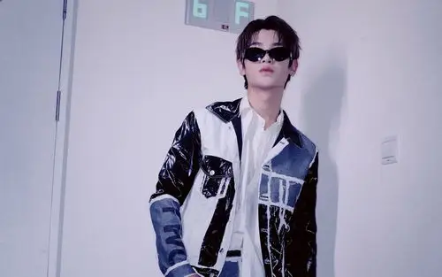 黄明昊酷帅时尚写真图片桌面壁纸