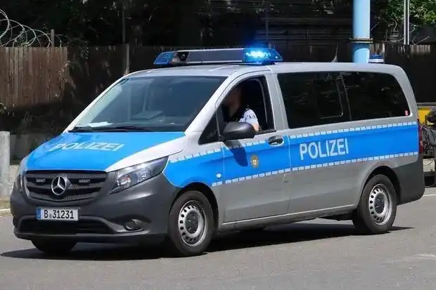 经典车欣赏～奔驰 威霆 vito mpv 厢式车 德国警车