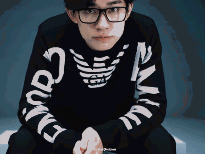 眼镜半永久狗勾挂件半永久@tfboys-易烊千玺#emporio armani全球代言