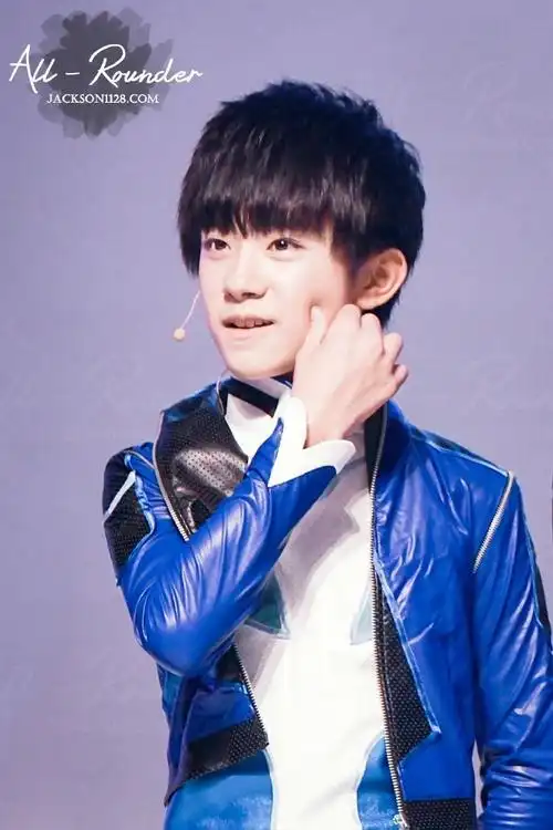 易烊千玺势拔节#2014 / 0805 / 140805 热力赛车 cr:logo我的小豆丁!