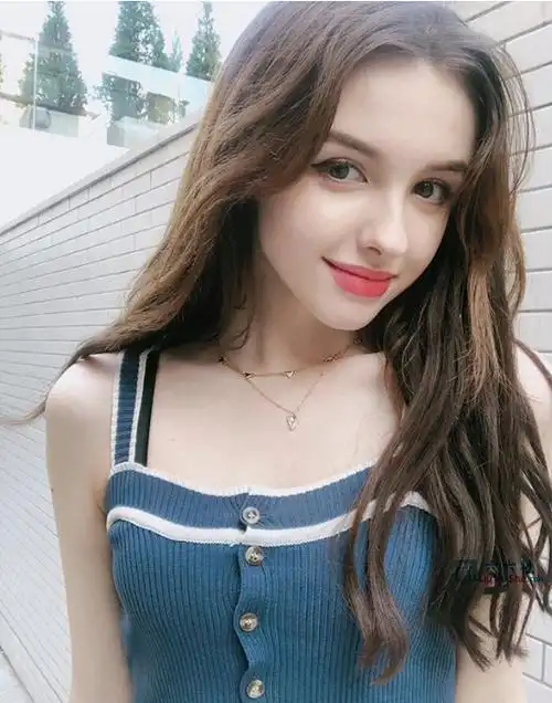 抖音新晋女神karimovaelina这个外国小姐姐很火哦